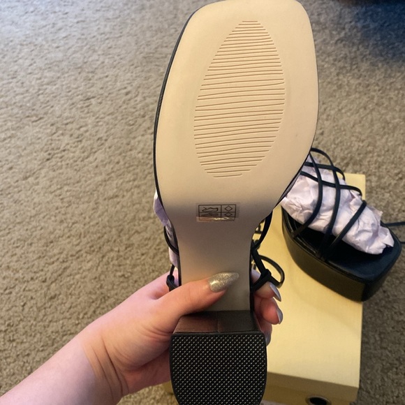 NWT Princess Polly Amato Platform Heels in black size 10 - Picture 4 of 9